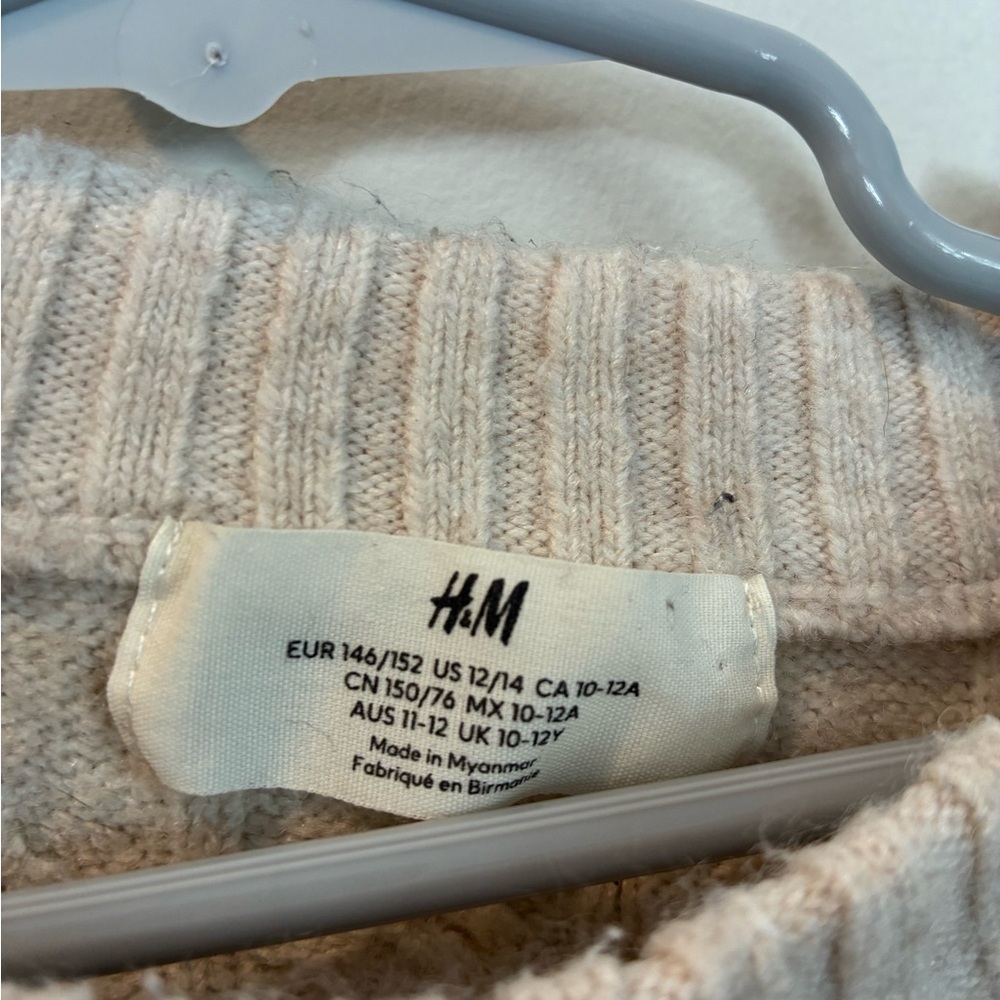 H&M Cozy Cream Cable Knit Sweater - Picture 3 of 5